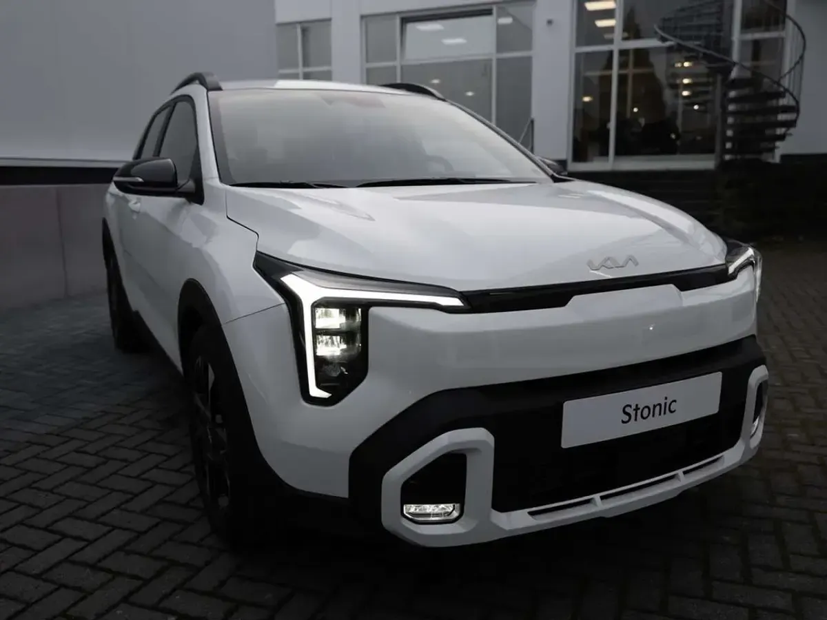Gebraucht Kia Stonic 116 PS (85 kW) 2026 Weiss SUV
