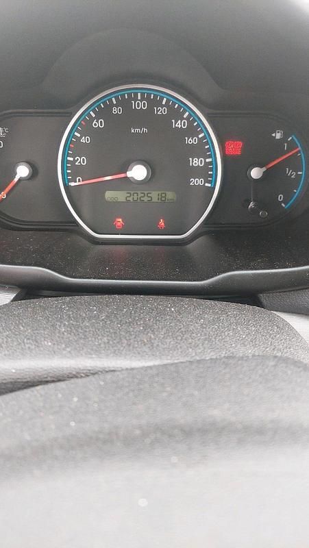 Gebraucht Hyundai i10 66 PS (48 kW) 2010 Weiß Kleinwagen