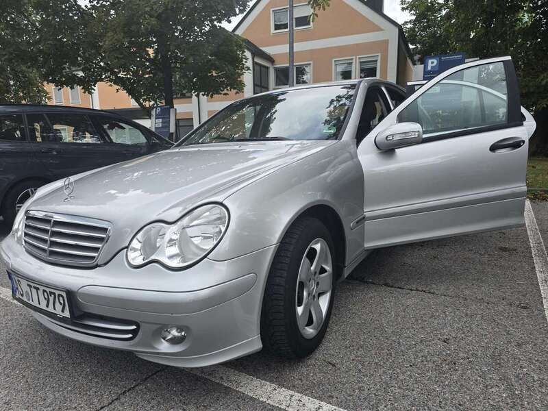 Gebraucht 2004 Mercedes 180 Limousine | 3.950 € - Bild 1/4