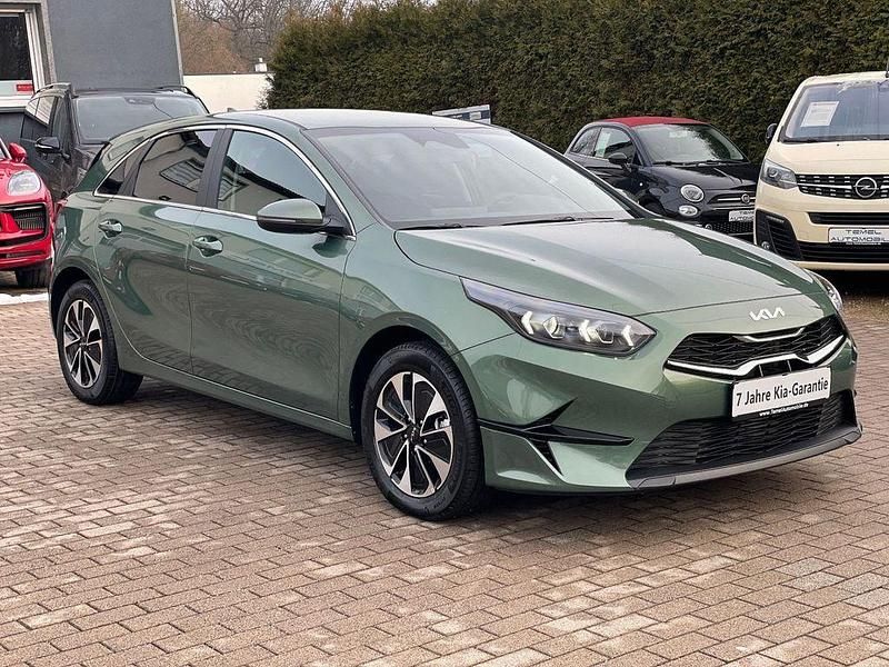 Neu Kia Ceed 140 PS (102 kW) 2025 Grün Kleinwagen