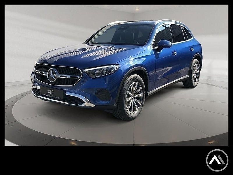 Blau metalliclack spektralblau Gebraucht 2025 Mercedes GLC220 SUV | 57.880 € - Bild 1/4