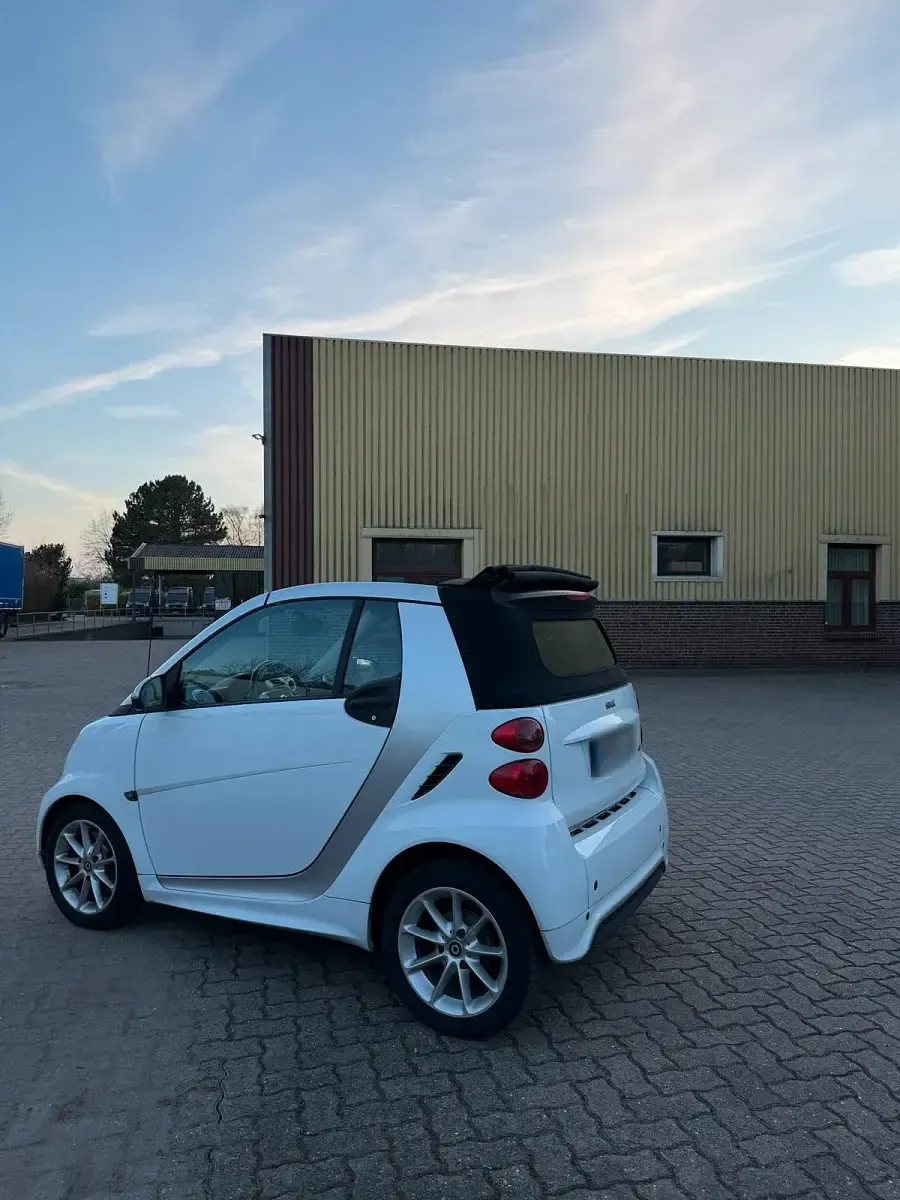 Gebraucht Smart ForTwo Cabrio 70 PS (51 kW) 2013 Weiß Cabrio