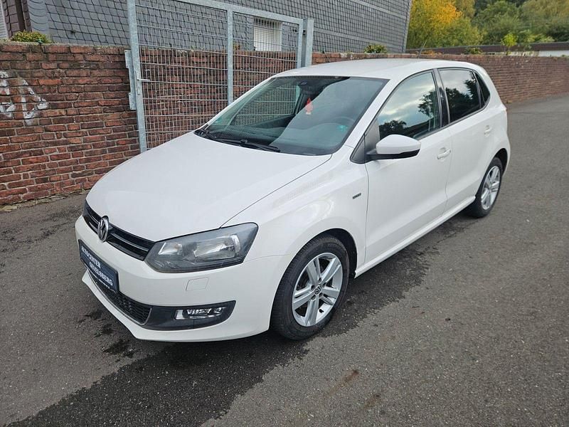 Weiß Gebraucht 2014 VW Polo Life Kleinwagen | 6.799 € (Fairer Preis) - Bild 1/4