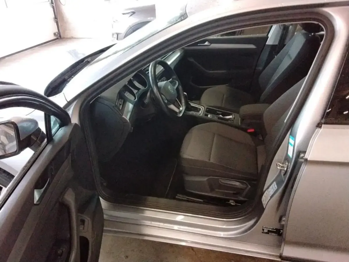 Gebraucht VW Passat Conceptline 150 PS (110 kW) 2022 Silber Kombi
