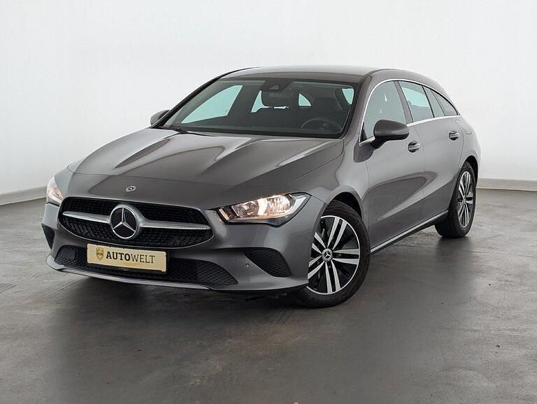 Mountaingrau Gebraucht 2022 Mercedes CLA220 Shooting Brake Kombi | 25.960 € - Bild 1/4