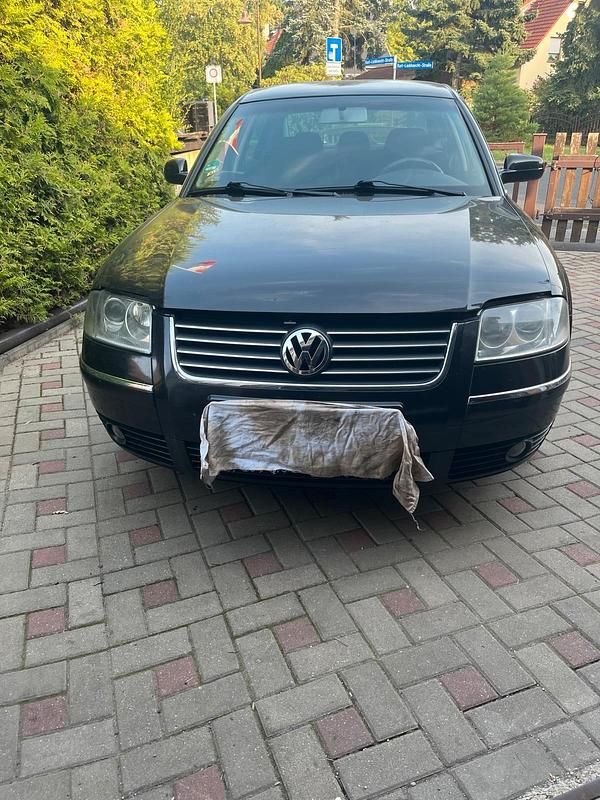 Schwarz Gebraucht 2002 VW Passat Limousine | 2.000 € (Fairer Preis) - Bild 1/4