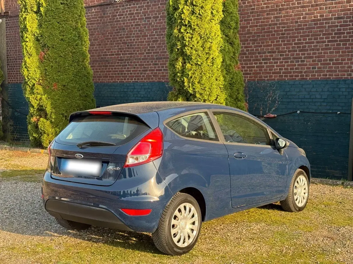 Gebraucht Ford Fiesta Celebration 60 PS (44 kW) 2016 Blau Kleinwagen