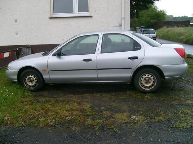 Gebraucht Ford Mondeo 90 PS (66 kW) 1997 Silber Limousine