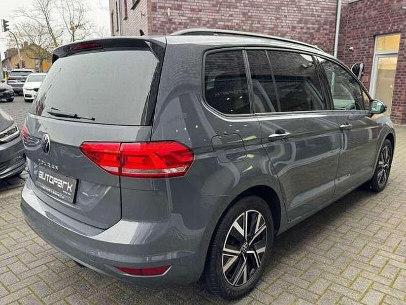 Gebraucht VW Touran Business 150 PS (110 kW) 2024 Grau Van / Kleinbus