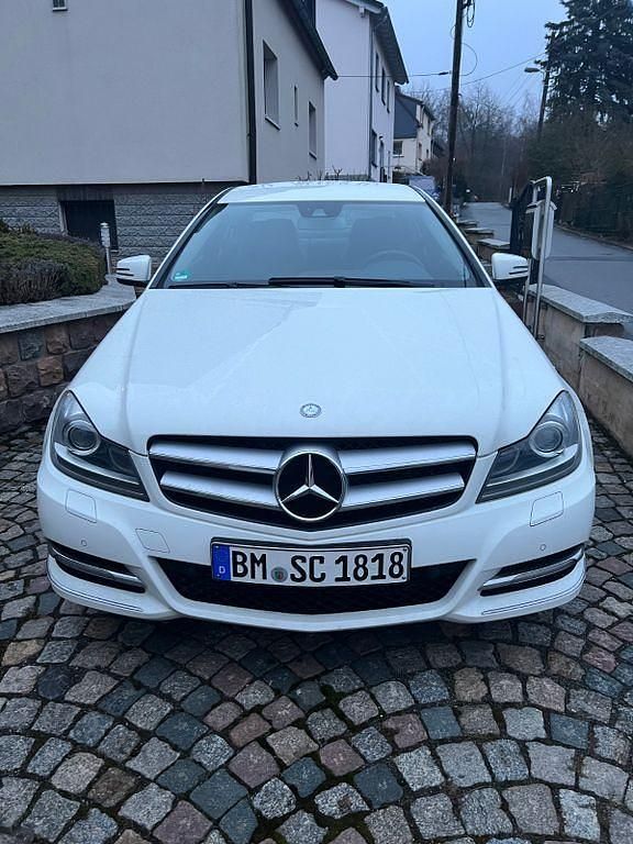 Gebraucht Mercedes C180 156 PS (114 kW) 2011 Weiß Coupé