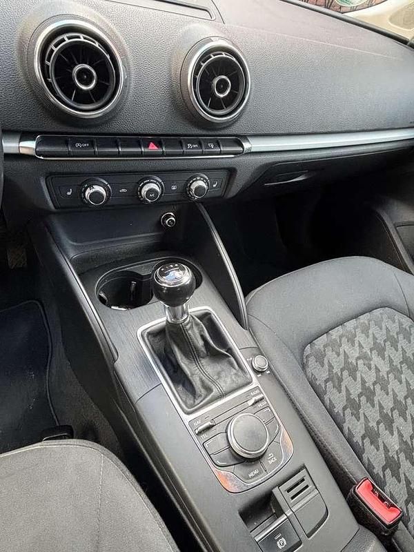 Gebraucht Audi A3 Attraction 110 PS (80 kW) 2014 Schwarz Kleinwagen