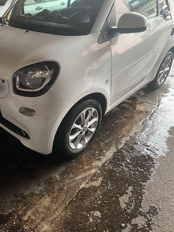 Weiß Gebraucht 2019 Smart ForTwo Electric Drive Cabrio | 8.400 € (Guter Preis) - Bild 1/4