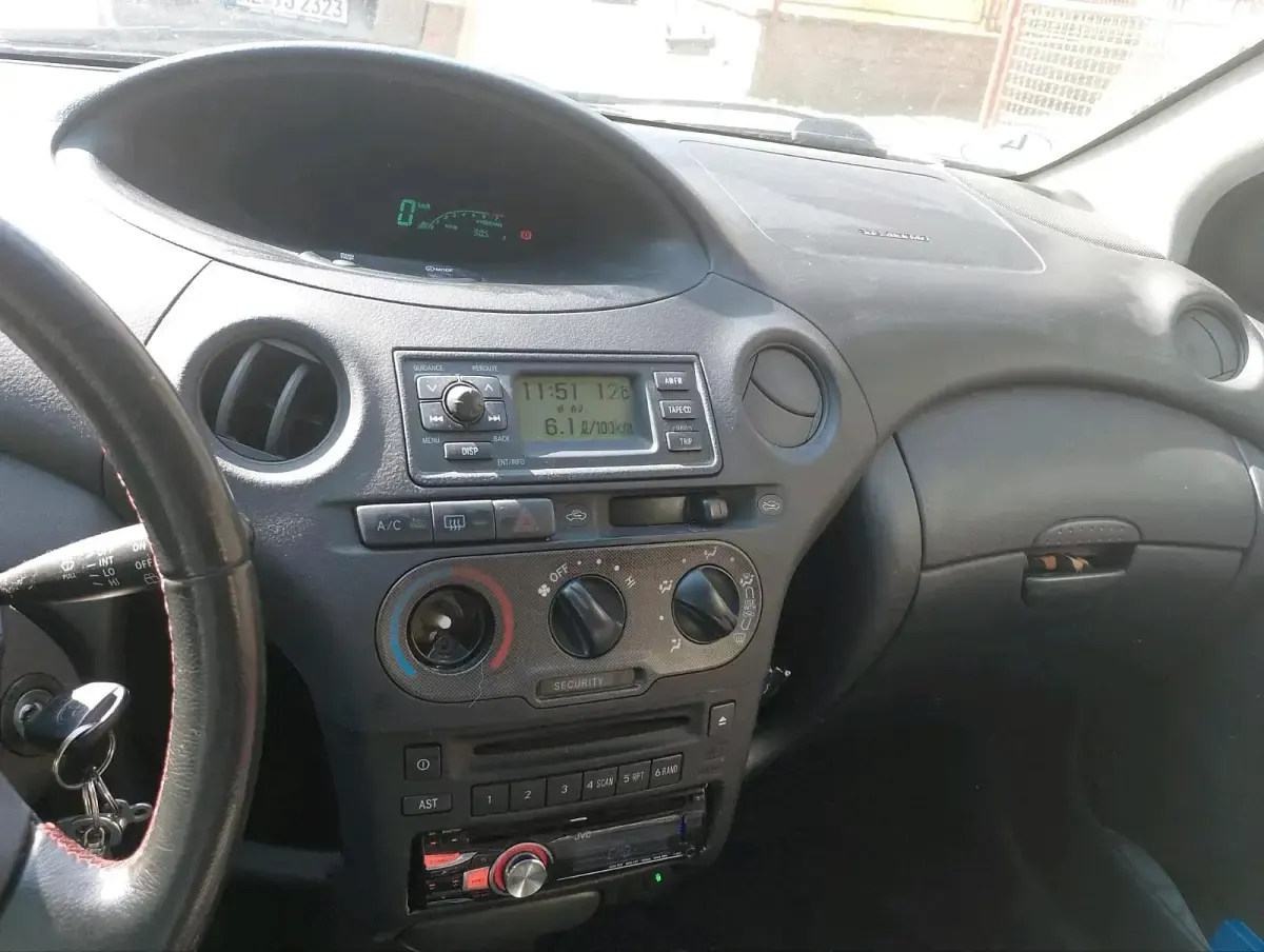 Gebraucht Toyota Yaris 87 PS (63 kW) 2005 Silber Kleinwagen
