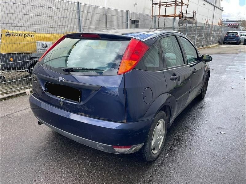 Gebraucht Ford Focus Trend 116 PS (85 kW) 2000 Blau Limousine