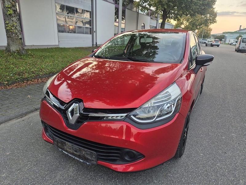 Rot Gebraucht 2013 Renault Clio IV Dynamique Limousine | 4.999 € (Etwas zu teuer) - Bild 1/4