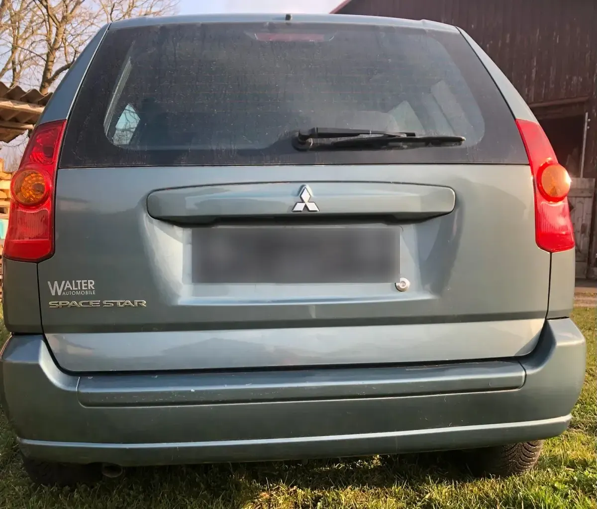 Begagnad Mitsubishi Space Star 111 HK (81 kW) 2004 Silver Minibuss