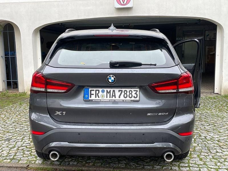 Grau Gebraucht 2020 BMW X1 Advantage SUV | 20.000 € (Superpreis) - Bild 1/4