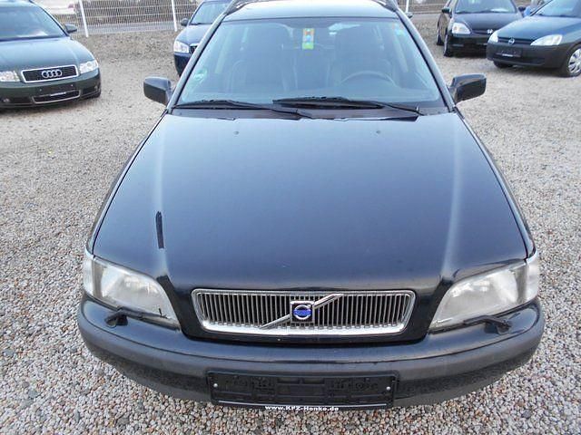 Gebraucht Volvo V40 140 PS (102 kW) 1999 Schwarz metallic Kombi