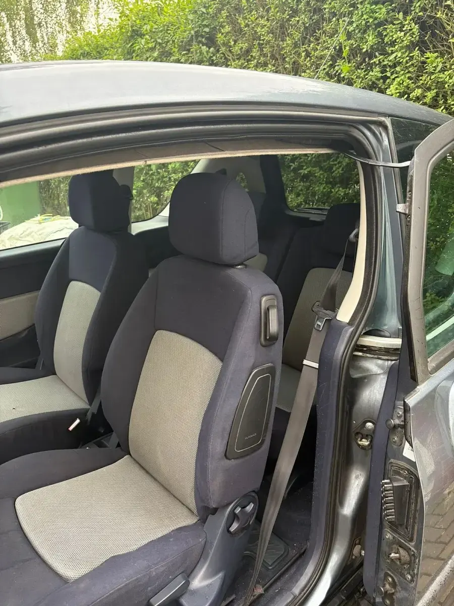 Usata Peugeot 1007 73 CV (53 kW) 2007 Grigio Monovolume