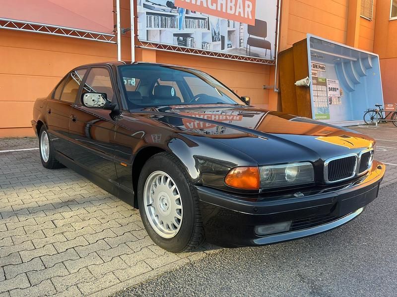 Schwarz Gebraucht 1997 BMW 740 Limousine | 6.700 € - Bild 1/4