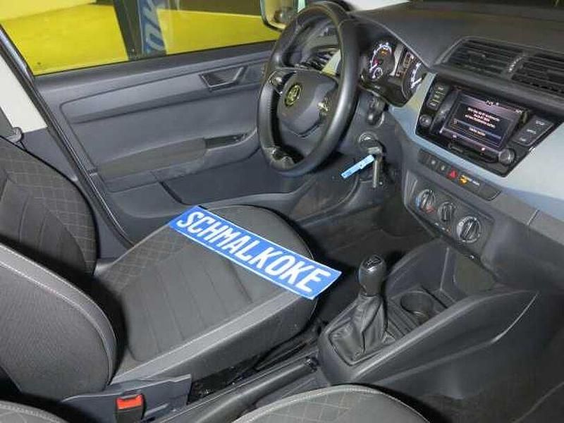 Gebraucht Skoda Fabia Ambition 95 PS (69 kW) 2021 Brilliant silver (metallic) Kombi