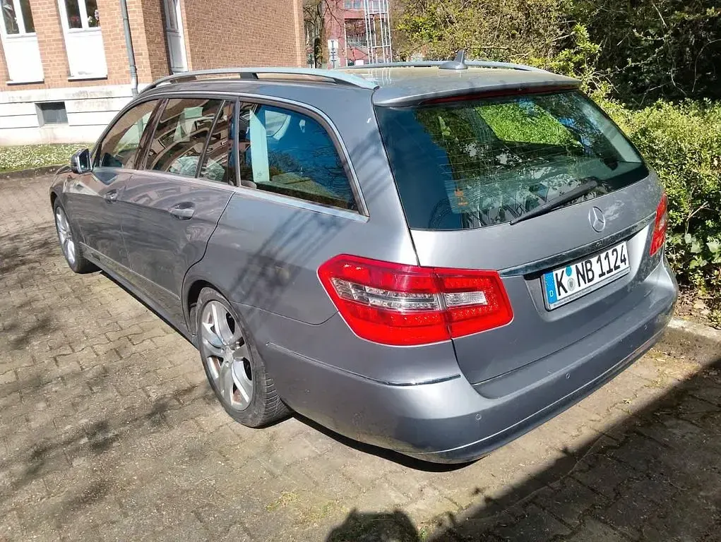 Gebraucht Mercedes E220 170 PS (125 kW) 2010 Silber Kombi