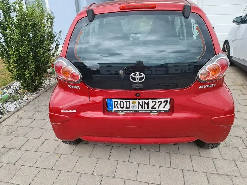 Gebraucht Toyota Aygo 68 PS (50 kW) 2010 Rot Kleinwagen