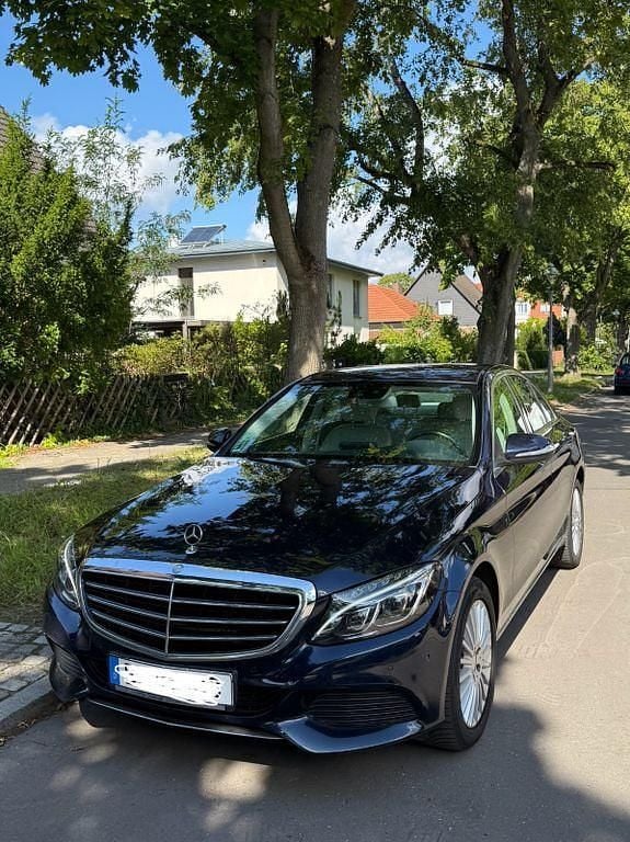 Blau Gebraucht 2015 Mercedes C220 Limousine | 18.900 € (Fairer Preis) - Bild 1/4