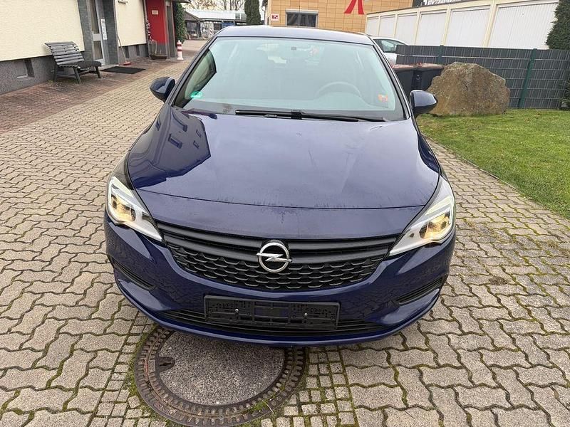 Gebraucht Opel Astra Selection 101 PS (74 kW) 2017 Blau Limousine