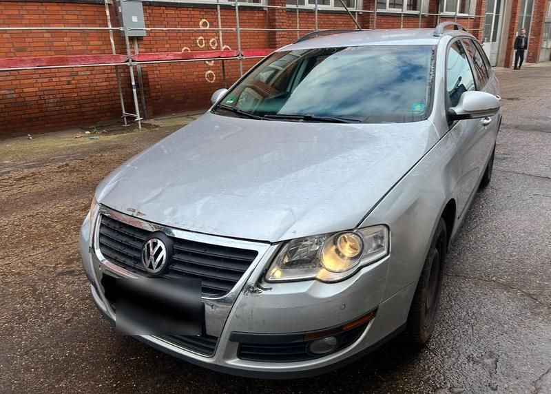 Gebraucht VW Passat 140 PS (102 kW) 2010 Silber Kombi