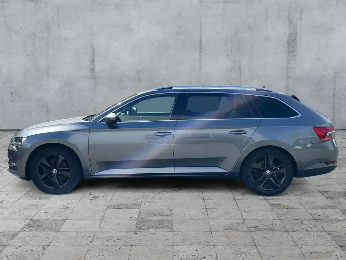 Gebraucht Skoda Superb Style 200 PS (147 kW) 2023 Graphitegrau metallic Kombi