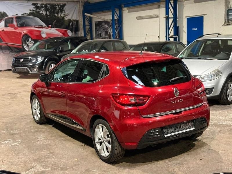 Gebraucht Renault Clio IV LIMITED 118 PS (86 kW) 2017 Rot Limousine