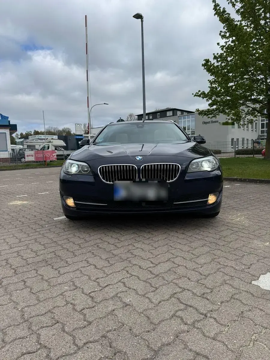 Gebraucht BMW 525 Comfort Edition 218 PS (160 kW) 2012 Blau Kombi