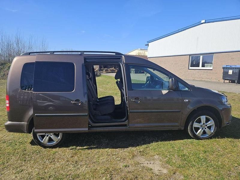 Używany VW Caddy Maxi 102 KM (75 kW) 2010 Brązowy Minivan