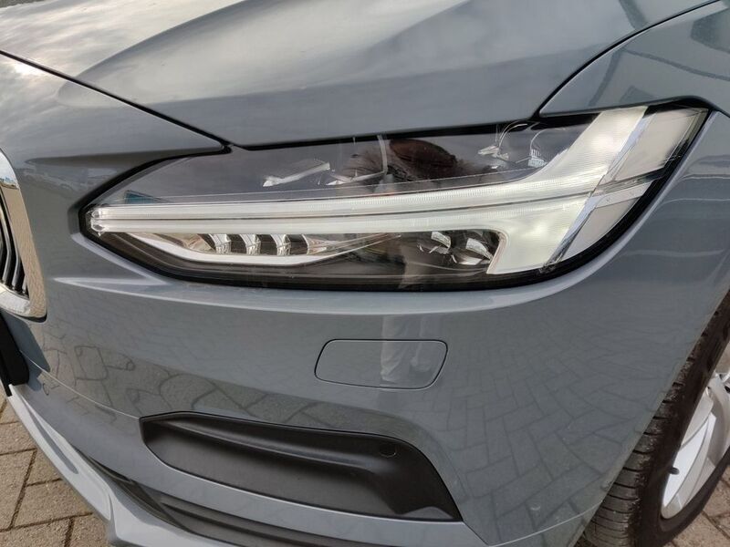 Gebraucht Volvo V90 Momentum 197 PS (144 kW) 2022 Grau Kombi