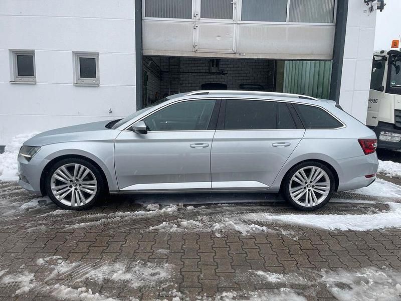 Gebraucht Skoda Superb Style 150 PS (110 kW) 2017 Silber Limousine
