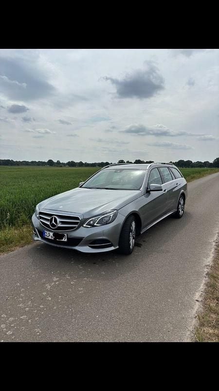 Grau Gebraucht 2014 Mercedes E220 Edition Kombi | 11.900 € (Guter Preis) - Bild 1/4