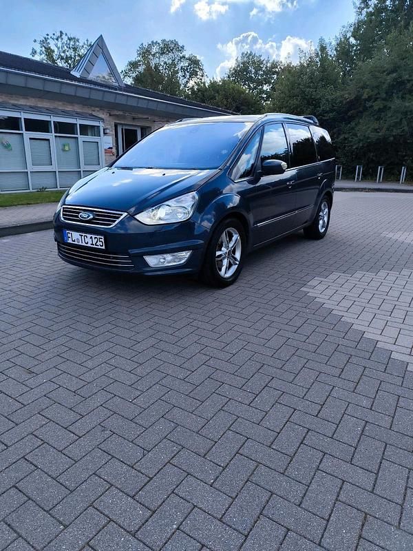 Grau Gebraucht 2010 Ford Galaxy Titanium Van / Kleinbus | 5.999 € (Guter Preis) - Bild 1/4