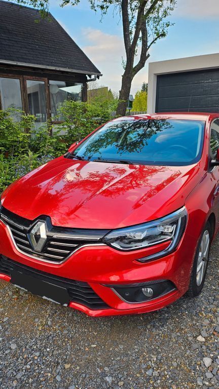 Rot Gebraucht 2018 Renault Mégane IV Intens Limousine | 12.500 € (Fairer Preis) - Bild 1/4