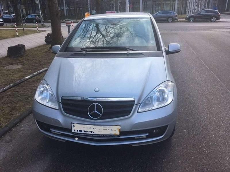 Gebraucht Mercedes A180 Edition 109 PS (80 kW) 2010 Silber Limousine