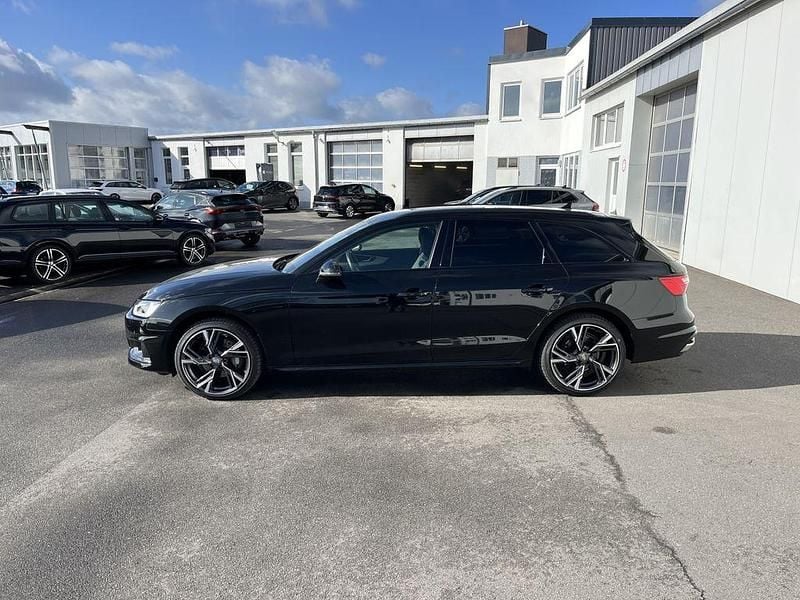 Gebraucht Audi A4 Advanced 204 PS (150 kW) 2022 Mythosschwarz Kombi