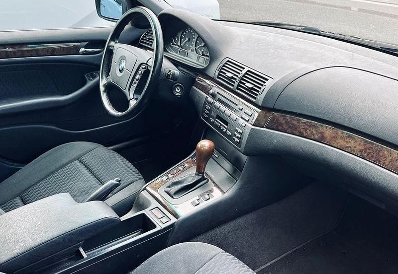 Usado BMW 323 170 HP (125 kW) 2000 Preto Sedan