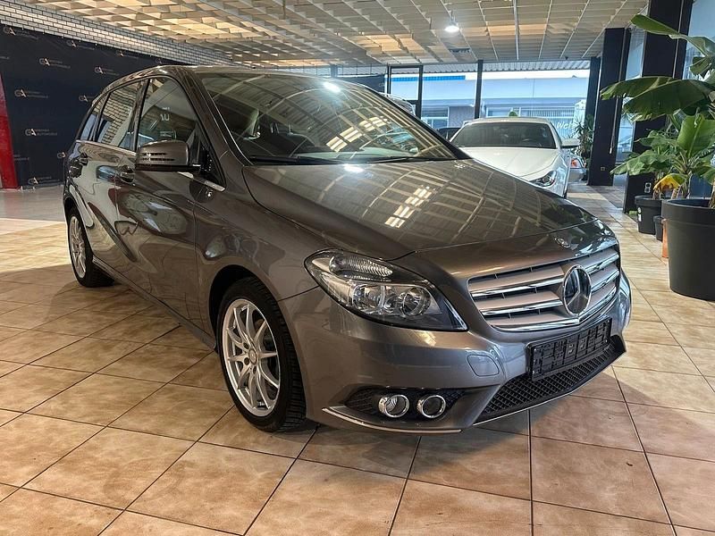 Gebraucht Mercedes B180 122 PS (89 kW) 2012 Grau Van / Kleinbus