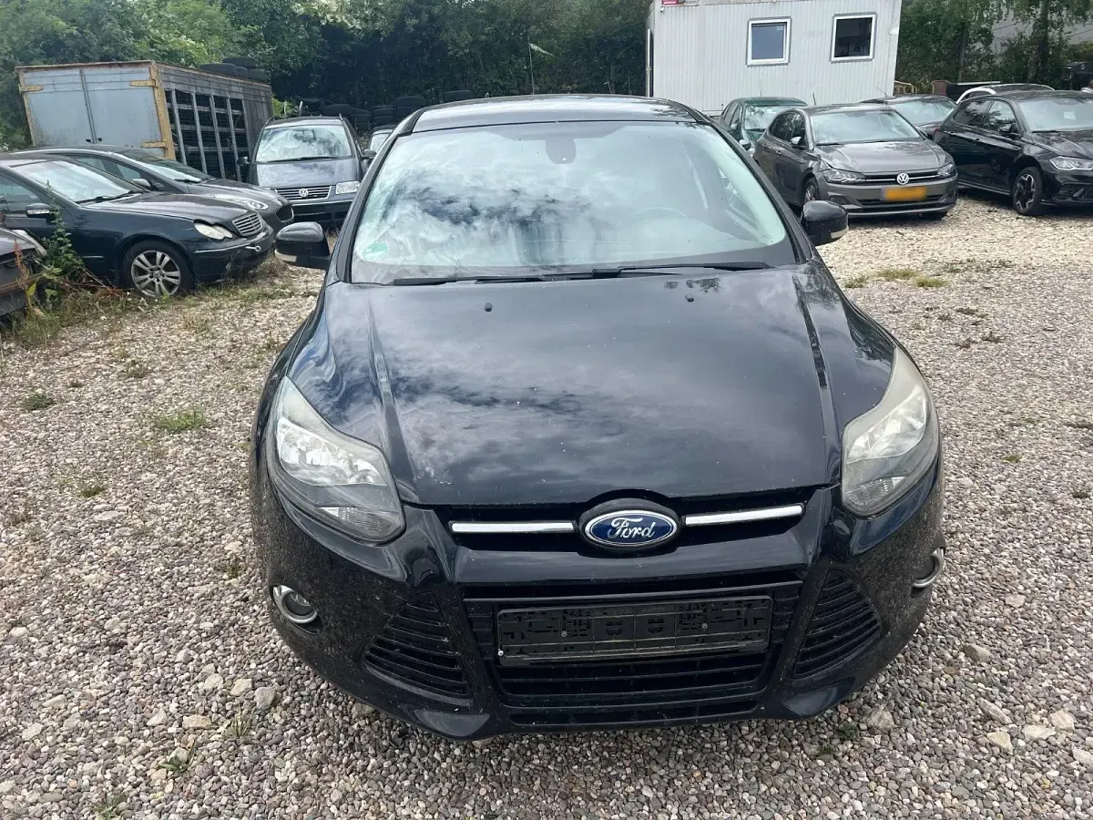 Gebraucht Ford Focus Trend 116 PS (85 kW) 2013 Schwarz Kombi