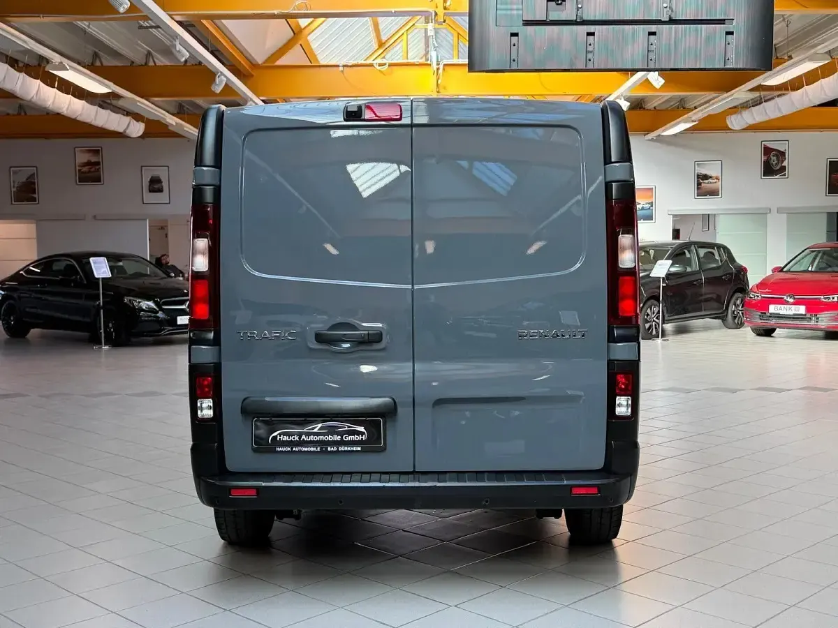 Brugt Renault Trafic Komfort 145 HK (106 kW) 2020 Grå MPV
