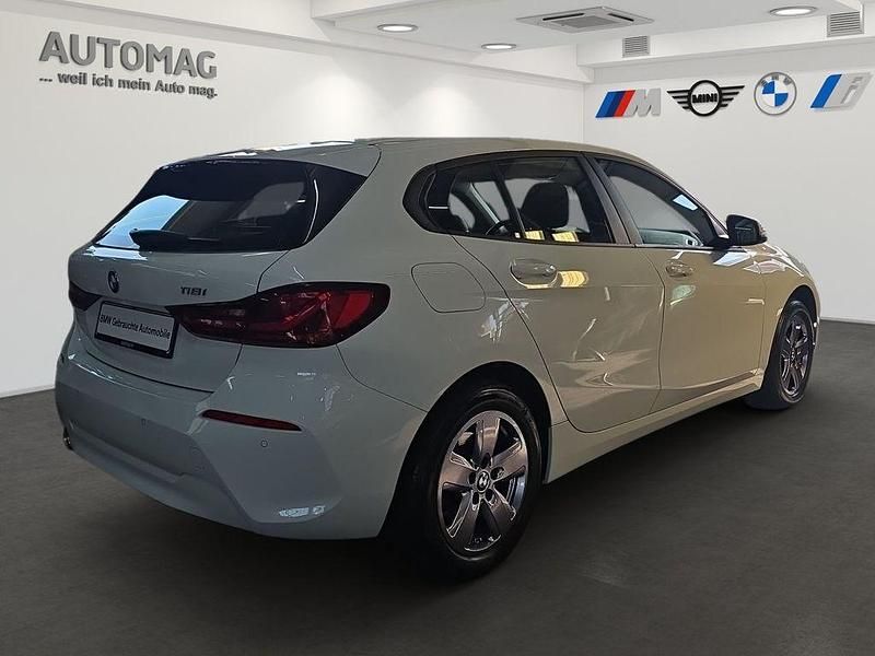 Gebraucht BMW 118 Advantage 140 PS (102 kW) 2023 Weiß Kleinwagen