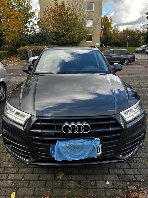 Grau Gebraucht 2019 Audi Q5 SUV | 30.500 € (Fairer Preis) - Bild 1/4