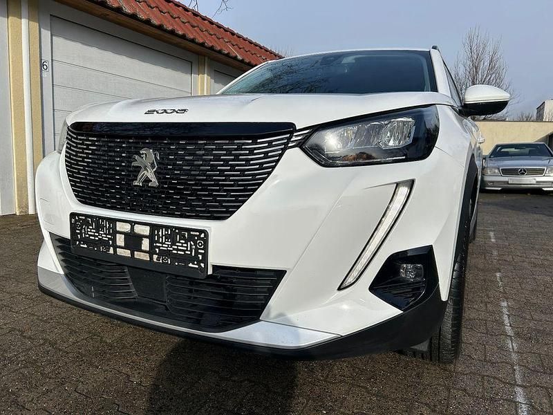 Gebraucht Peugeot 2008 Allure 131 PS (96 kW) 2022 Weiß SUV