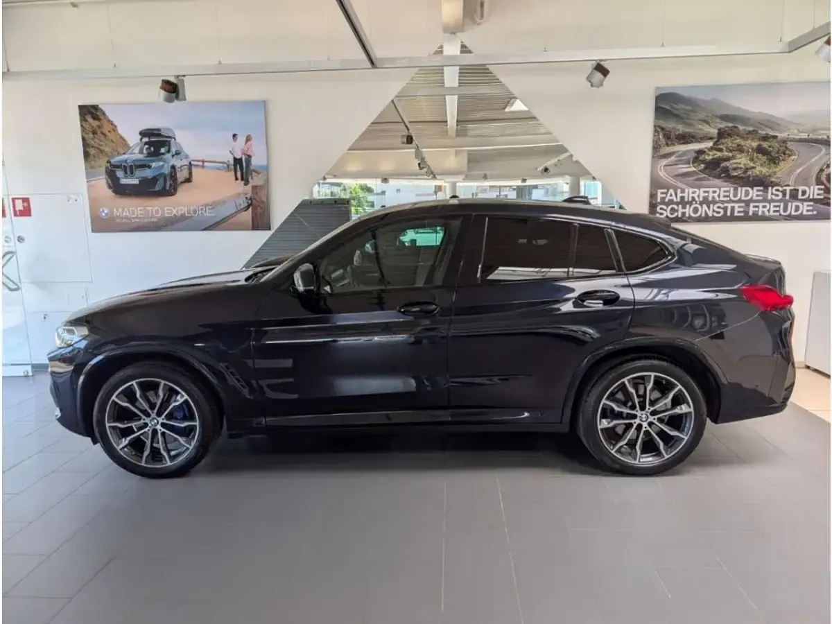 Gebraucht BMW X4 M Sport 360 PS (264 kW) 2022 Carbonschwarz metallic SUV