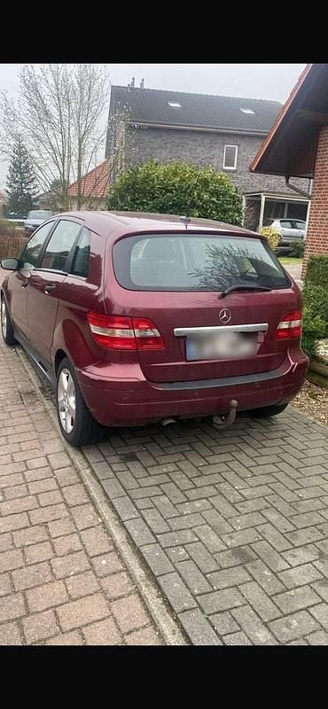 Gebraucht Mercedes B180 109 PS (80 kW) 2005 Rot Van / Kleinbus